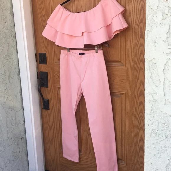 New Pink Ruffled Crop & Matching leggings‎